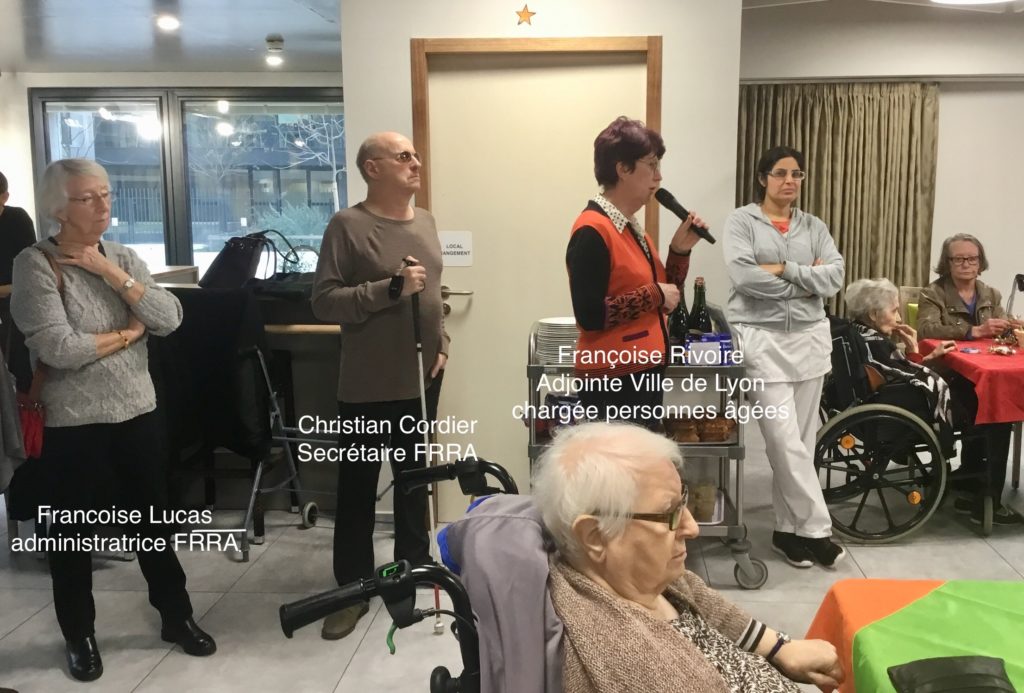 Vœux de la Ville de Lyon aux Girondines. Françoise Rivoire au micro, Christian Cordier et Françoise Lucas debout derrière elle