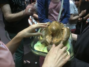 Visite aux Célestions - poulet factice
