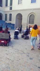 Promenade en scooters électriques dans l'Hôtel Dieu
