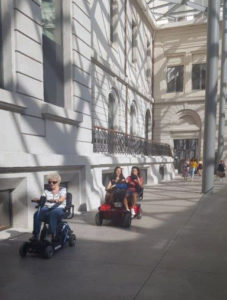 Promenade en scooters électriques dans l'Hôtel Dieu