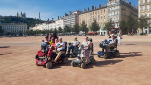Promenade en scooters électriques place Bellecour