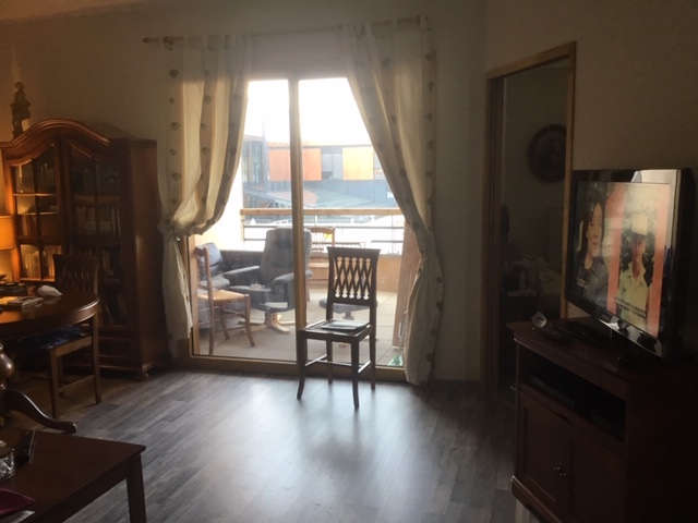 Les Girondines - Couloir et portes des appartements